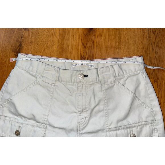 Vintage Y2K '03 Tommy Hilfiger Women's White Khaki Cargo Style Shorts, Size 10 - Picture 6 of 9